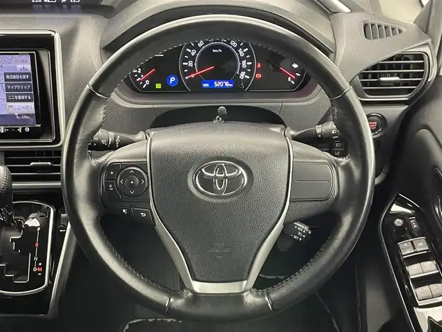 トヨタ ヴォクシー ZS 煌Ⅱ 愛知県 2020(令2)年 5.2万km ホワイトパールクリスタルシャイン 社外８型ナビ　社外後席モニター　３眼ＬＥＤ　禁煙車　両側パワスラ　フルセグＴＶ　バックカメラ　ＥＴＣ　ドラレコ　セーフティセンス　衝突軽減　レーンキープ　オートハイビーム　ＤＶＤ　クルコン　ＵＳＢ　シートバックテーブル　ロールサンシェード　アルパインフリップダウンモニター　プッシュスタート　スマートキー　純正アルミホイール　前後コーナーセンサー　純正フロアマット　後席エアコン　アイドリングストップ　オールシーズンタイヤ