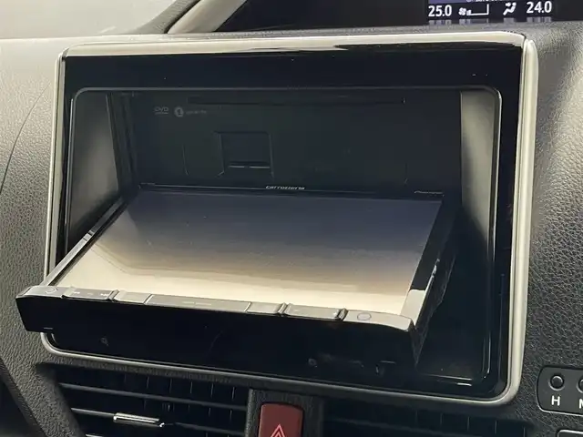 トヨタ ヴォクシー ZS 煌Ⅱ 愛知県 2020(令2)年 5.2万km ホワイトパールクリスタルシャイン 社外８型ナビ　社外後席モニター　３眼ＬＥＤ　禁煙車　両側パワスラ　フルセグＴＶ　バックカメラ　ＥＴＣ　ドラレコ　セーフティセンス　衝突軽減　レーンキープ　オートハイビーム　ＤＶＤ　クルコン　ＵＳＢ　シートバックテーブル　ロールサンシェード　アルパインフリップダウンモニター　プッシュスタート　スマートキー　純正アルミホイール　前後コーナーセンサー　純正フロアマット　後席エアコン　アイドリングストップ　オールシーズンタイヤ