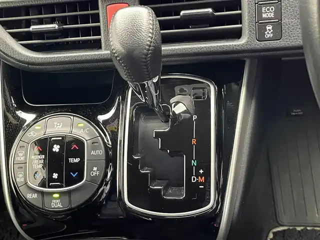 トヨタ ヴォクシー ZS 煌Ⅱ 愛知県 2020(令2)年 5.2万km ホワイトパールクリスタルシャイン 社外８型ナビ　社外後席モニター　３眼ＬＥＤ　禁煙車　両側パワスラ　フルセグＴＶ　バックカメラ　ＥＴＣ　ドラレコ　セーフティセンス　衝突軽減　レーンキープ　オートハイビーム　ＤＶＤ　クルコン　ＵＳＢ　シートバックテーブル　ロールサンシェード　アルパインフリップダウンモニター　プッシュスタート　スマートキー　純正アルミホイール　前後コーナーセンサー　純正フロアマット　後席エアコン　アイドリングストップ　オールシーズンタイヤ