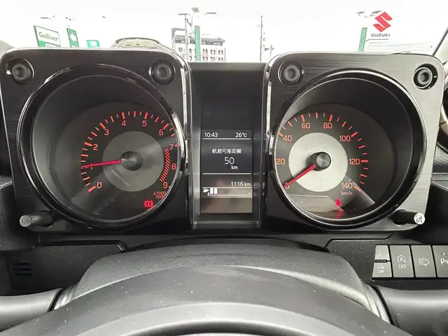スズキ ジムニー XC 宮城県 2025(令7)年 0.2万km シフォンアイボリーM オプションフロントグリル純正フロントグリル車載/セーフティサポート/・デュアルセンサーブレーキサポート/・車線逸脱警報機能/・ふらつき警報機能/・先行車発進お知らせ機能/・標識認識機能/・ハイビームアシスト/リアパーキングセンサー/社外HDDナビ（CN-H510WD）/・CD/DVD/・Bluetooth/バックカメラ/ビルトインETC/ドライブレコーダー/シートヒーター/革巻きステアリング/クルーズコントロール/LEDヘッドライト/フォグランプ/オートライト/スマートキー＆プッシュスタート/電動格納ミラー/純正16インチAW/純正フロアマット/純正ドアバイザー/W/サイド/カーテンエアバッグ