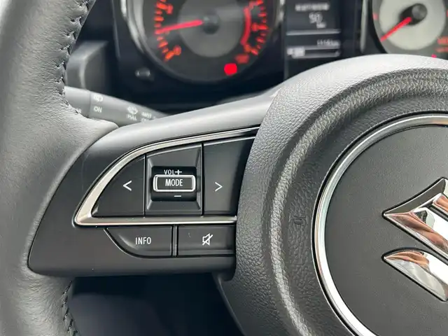 スズキ ジムニー XC 宮城県 2025(令7)年 0.2万km シフォンアイボリーM オプションフロントグリル純正フロントグリル車載/セーフティサポート/・デュアルセンサーブレーキサポート/・車線逸脱警報機能/・ふらつき警報機能/・先行車発進お知らせ機能/・標識認識機能/・ハイビームアシスト/リアパーキングセンサー/社外HDDナビ（CN-H510WD）/・CD/DVD/・Bluetooth/バックカメラ/ビルトインETC/ドライブレコーダー/シートヒーター/革巻きステアリング/クルーズコントロール/LEDヘッドライト/フォグランプ/オートライト/スマートキー＆プッシュスタート/電動格納ミラー/純正16インチAW/純正フロアマット/純正ドアバイザー/W/サイド/カーテンエアバッグ