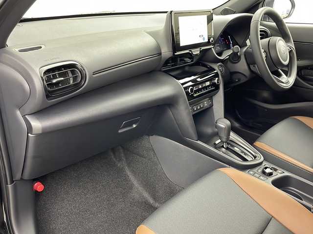 トヨタ ヤリスクロス ハイブリッド Z アドベンチャー 道央・札幌 2025(令7)年 0.1千km ブラックマイカ ・4WD　/・登録済未使用車/・寒冷地仕様/・純正ディスプレイオーディオ&BT&USB&HDMI&Miracast/・パノラミックビューモニター/・トヨタセーフティセンス/・レーダークルーズコントロール/・ブラインドスポットモニター/・ビルトインETC2.0/・D席パワーシート/・前席シートヒーター/・ステアリングヒーター/・ステアリングスイッチ/・ドアミラーヒーター/・電動格納ミラー/・LEDヘッドライト/・オートライト/・オートマチックハイビーム/・スマートキー/・スペアキー/・保証書/・取扱説明書