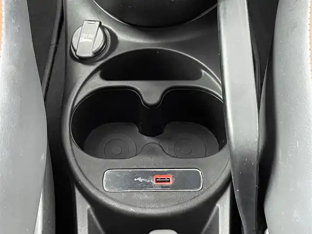 アバルト ５９５Ｃ ツーリズモ 大分県 2020(令2)年 6.9万km パール 1オーナー/電動オープン/純正オーディオ/(BT対応、USB、AM/FM)/キーレス/茶革シート/ETC/パドルシフト/純正フロアマット/HIDヘッドライト/純正17インチアルミホイール/Rコーナーセンサー/保証書、取説