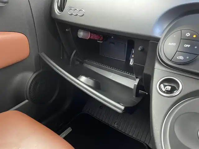アバルト ５９５Ｃ ツーリズモ 大分県 2020(令2)年 6.9万km パール 1オーナー/電動オープン/純正オーディオ/(BT対応、USB、AM/FM)/キーレス/茶革シート/ETC/パドルシフト/純正フロアマット/HIDヘッドライト/純正17インチアルミホイール/Rコーナーセンサー/保証書、取説