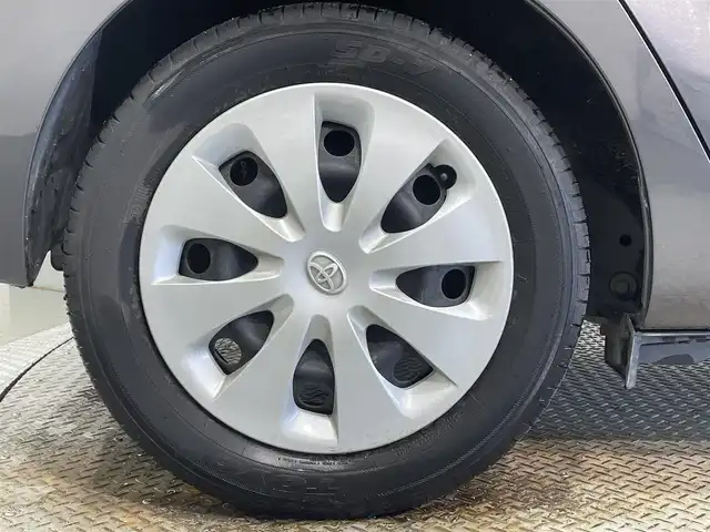 トヨタ アクア G 愛知県 2013(平25)年 13.9万km グレーメタリック 純正SDナビ（NSZT-W62G)/・AM/FM/CD/DVD/Bluetooth/・フルセグテレビ/バックカメラ/LEDヘッドライト/オートライト/オートエアコン/プッシュスタートボタン/スマートキー/電格ミラー/ドアバイザー/純正フロアマット/保証書/取扱説明書