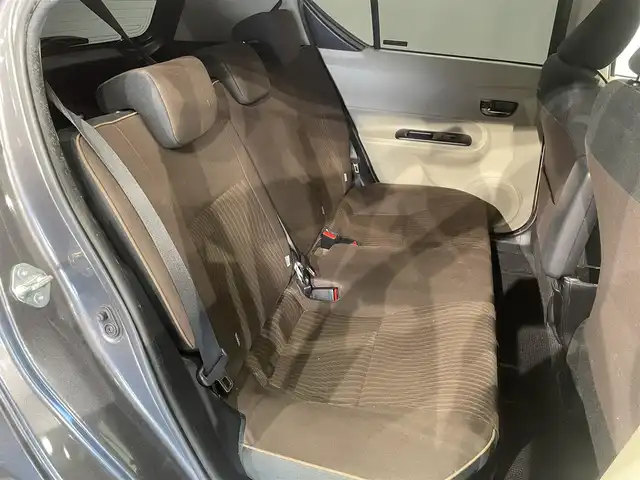 トヨタ アクア G 愛知県 2013(平25)年 13.9万km グレーメタリック 純正SDナビ（NSZT-W62G)/・AM/FM/CD/DVD/Bluetooth/・フルセグテレビ/バックカメラ/LEDヘッドライト/オートライト/オートエアコン/プッシュスタートボタン/スマートキー/電格ミラー/ドアバイザー/純正フロアマット/保証書/取扱説明書