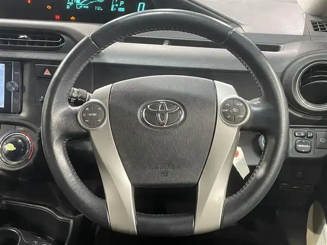 トヨタ アクア G 愛知県 2013(平25)年 13.9万km グレーメタリック 純正SDナビ（NSZT-W62G)/・AM/FM/CD/DVD/Bluetooth/・フルセグテレビ/バックカメラ/LEDヘッドライト/オートライト/オートエアコン/プッシュスタートボタン/スマートキー/電格ミラー/ドアバイザー/純正フロアマット/保証書/取扱説明書