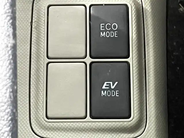 トヨタ アクア G 愛知県 2013(平25)年 13.9万km グレーメタリック 純正SDナビ（NSZT-W62G)/・AM/FM/CD/DVD/Bluetooth/・フルセグテレビ/バックカメラ/LEDヘッドライト/オートライト/オートエアコン/プッシュスタートボタン/スマートキー/電格ミラー/ドアバイザー/純正フロアマット/保証書/取扱説明書