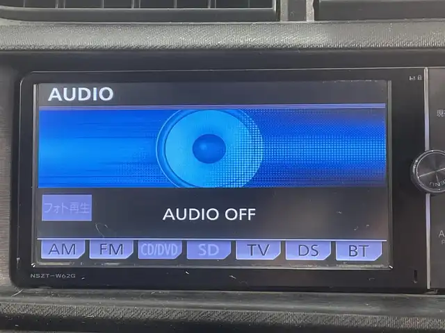 トヨタ アクア G 愛知県 2013(平25)年 13.9万km グレーメタリック 純正SDナビ（NSZT-W62G)/・AM/FM/CD/DVD/Bluetooth/・フルセグテレビ/バックカメラ/LEDヘッドライト/オートライト/オートエアコン/プッシュスタートボタン/スマートキー/電格ミラー/ドアバイザー/純正フロアマット/保証書/取扱説明書