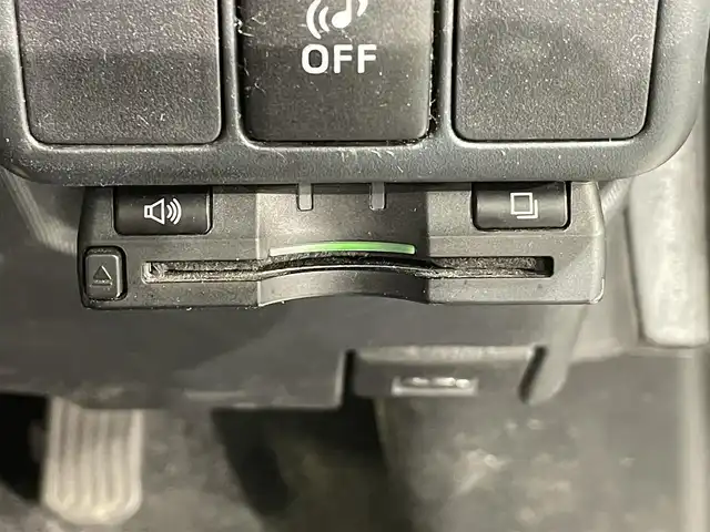 トヨタ アクア G 愛知県 2013(平25)年 13.9万km グレーメタリック 純正SDナビ（NSZT-W62G)/・AM/FM/CD/DVD/Bluetooth/・フルセグテレビ/バックカメラ/LEDヘッドライト/オートライト/オートエアコン/プッシュスタートボタン/スマートキー/電格ミラー/ドアバイザー/純正フロアマット/保証書/取扱説明書