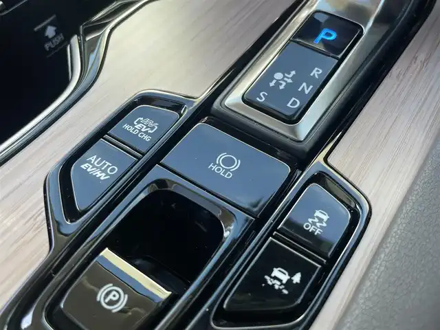 レクサス ＲＸ 450h+ バージョンL 東京都 2023(令5)年 2.6万km グラファイトブラックガラスフレーク 純正12.3インチナビ/フルセグTV/Bluetooth接続/パノラミックビューモニター/パノラマムーンルーフ/レクサスセーフティシステム/プリクラッシュセーフティ/レーンキープアシスト/ブラインドスポットモニター/オートマチックハイビーム/レーダークルーズコントロール/ステアリングスイッチ/電動パワーシート/電動パーキングブレーキ/ブレーキホールド/プッシュスタート/スマートキー/フルオートエアコン/カーテンエアバック/サイドエアバック