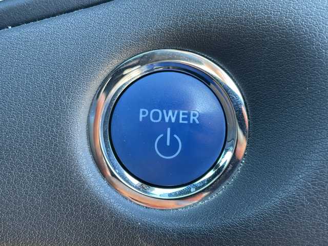 トヨタ クラウン ハイブリッド S エレガンススタイルⅡ 神奈川県 2020(令2)年 6万km ホワイトパールクリスタルシャイン 純正ナビ/フルセグ/Bluetooth/CD/USB/クルーズコントロール　/バックカメラ　/ブラインドスポットモニター/ロードサインアシスト/パーキングサポート　/後退時交差車両検知警報システム/ビルドインＥＴＣ２．０　/ドライブレコーダー　/パワーシート　/シートヒーター　/レーンキープアシスト　/ＬＥＤヘッドライト/オートマチックハイビーム/スマートキー/プッシュスタート/ABS/横滑り防止装置/盗難防止装置/衝突被害軽減システム