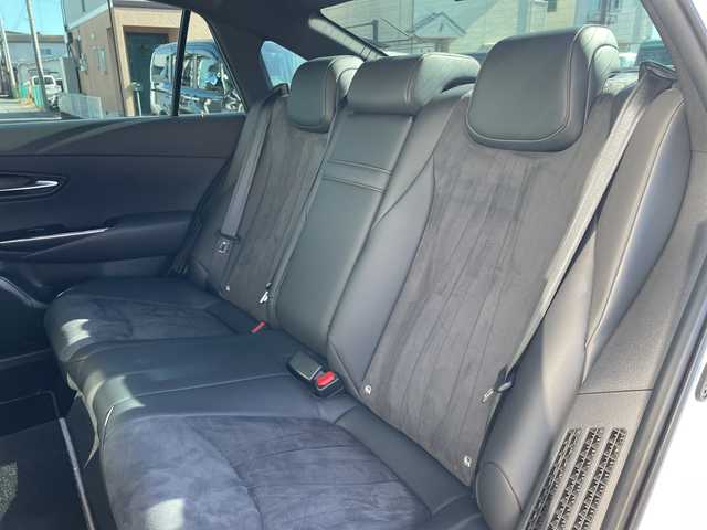 トヨタ クラウン ハイブリッド S エレガンススタイルⅡ 神奈川県 2020(令2)年 6万km ホワイトパールクリスタルシャイン 純正ナビ/フルセグ/Bluetooth/CD/USB/クルーズコントロール　/バックカメラ　/ブラインドスポットモニター/ロードサインアシスト/パーキングサポート　/後退時交差車両検知警報システム/ビルドインＥＴＣ２．０　/ドライブレコーダー　/パワーシート　/シートヒーター　/レーンキープアシスト　/ＬＥＤヘッドライト/オートマチックハイビーム/スマートキー/プッシュスタート/ABS/横滑り防止装置/盗難防止装置/衝突被害軽減システム