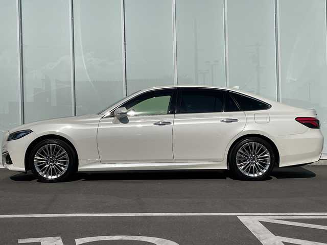 トヨタ クラウン ハイブリッド S エレガンススタイルⅡ 神奈川県 2020(令2)年 6万km ホワイトパールクリスタルシャイン 純正ナビ/フルセグ/Bluetooth/CD/USB/クルーズコントロール　/バックカメラ　/ブラインドスポットモニター/ロードサインアシスト/パーキングサポート　/後退時交差車両検知警報システム/ビルドインＥＴＣ２．０　/ドライブレコーダー　/パワーシート　/シートヒーター　/レーンキープアシスト　/ＬＥＤヘッドライト/オートマチックハイビーム/スマートキー/プッシュスタート/ABS/横滑り防止装置/盗難防止装置/衝突被害軽減システム