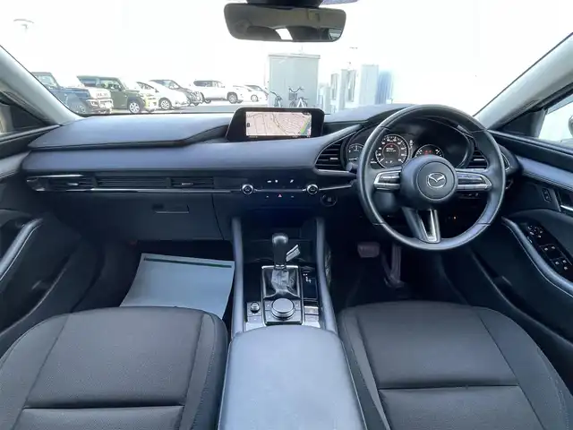 マツダ マツダ３セダン XD プロアクティブ ツーリングS 佐賀県 2022(令4)年 4万km ジェットブラックマイカ 純正10.25インチSDナビゲーション/・AM/FM/USB/HDMI/Bluetooth/バックカメラ/ビルトインETC/ヘッドアップディスプレイ/電子パーキングブレーキ/・AUTO HOLD機能/ISOFIX対応/パドルシフト/革巻きステアリング/ステアリングリモコン/社外18インチアルミホイール/純正LEDヘッドライト/・オートマチックハイビーム/純正フロアマット/純正ドアバイザ―/新車保証書/取扱説明書/スペアキー１本/i-ACTIVSENSE/・クルーズコントロール/・車線逸脱警報機能/・ブラインドスポットモニタリング/・スマートブレーキサポート/・パーキングセンサー/・ドライバーアテンションアラート