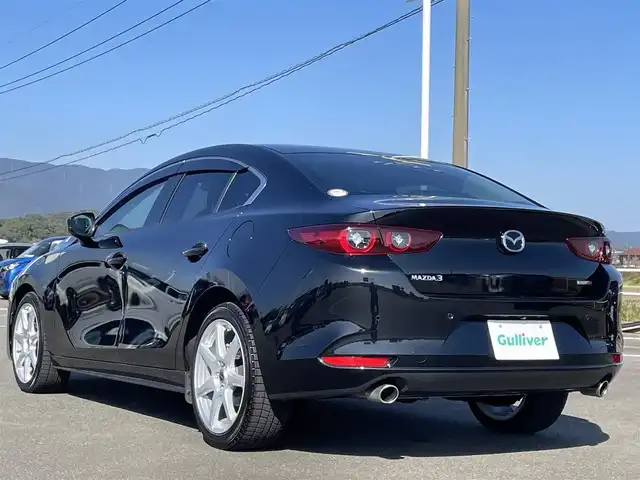 マツダ マツダ３セダン XD プロアクティブ ツーリングS 佐賀県 2022(令4)年 4万km ジェットブラックマイカ 純正10.25インチSDナビゲーション/・AM/FM/USB/HDMI/Bluetooth/バックカメラ/ビルトインETC/ヘッドアップディスプレイ/電子パーキングブレーキ/・AUTO HOLD機能/ISOFIX対応/パドルシフト/革巻きステアリング/ステアリングリモコン/社外18インチアルミホイール/純正LEDヘッドライト/・オートマチックハイビーム/純正フロアマット/純正ドアバイザ―/新車保証書/取扱説明書/スペアキー１本/i-ACTIVSENSE/・クルーズコントロール/・車線逸脱警報機能/・ブラインドスポットモニタリング/・スマートブレーキサポート/・パーキングセンサー/・ドライバーアテンションアラート
