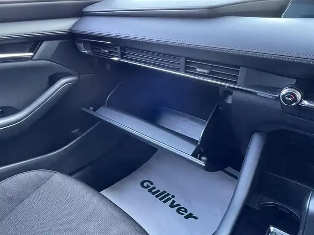 マツダ マツダ３セダン XD プロアクティブ ツーリングS 佐賀県 2022(令4)年 4万km ジェットブラックマイカ 純正10.25インチSDナビゲーション/・AM/FM/USB/HDMI/Bluetooth/バックカメラ/ビルトインETC/ヘッドアップディスプレイ/電子パーキングブレーキ/・AUTO HOLD機能/ISOFIX対応/パドルシフト/革巻きステアリング/ステアリングリモコン/社外18インチアルミホイール/純正LEDヘッドライト/・オートマチックハイビーム/純正フロアマット/純正ドアバイザ―/新車保証書/取扱説明書/スペアキー１本/i-ACTIVSENSE/・クルーズコントロール/・車線逸脱警報機能/・ブラインドスポットモニタリング/・スマートブレーキサポート/・パーキングセンサー/・ドライバーアテンションアラート