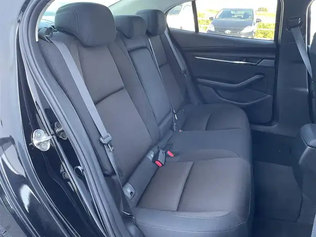 マツダ マツダ３セダン XD プロアクティブ ツーリングS 佐賀県 2022(令4)年 4万km ジェットブラックマイカ 純正10.25インチSDナビゲーション/・AM/FM/USB/HDMI/Bluetooth/バックカメラ/ビルトインETC/ヘッドアップディスプレイ/電子パーキングブレーキ/・AUTO HOLD機能/ISOFIX対応/パドルシフト/革巻きステアリング/ステアリングリモコン/社外18インチアルミホイール/純正LEDヘッドライト/・オートマチックハイビーム/純正フロアマット/純正ドアバイザ―/新車保証書/取扱説明書/スペアキー１本/i-ACTIVSENSE/・クルーズコントロール/・車線逸脱警報機能/・ブラインドスポットモニタリング/・スマートブレーキサポート/・パーキングセンサー/・ドライバーアテンションアラート