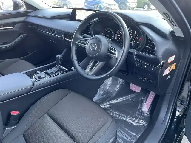 マツダ マツダ３セダン XD プロアクティブ ツーリングS 佐賀県 2022(令4)年 4万km ジェットブラックマイカ 純正10.25インチSDナビゲーション/・AM/FM/USB/HDMI/Bluetooth/バックカメラ/ビルトインETC/ヘッドアップディスプレイ/電子パーキングブレーキ/・AUTO HOLD機能/ISOFIX対応/パドルシフト/革巻きステアリング/ステアリングリモコン/社外18インチアルミホイール/純正LEDヘッドライト/・オートマチックハイビーム/純正フロアマット/純正ドアバイザ―/新車保証書/取扱説明書/スペアキー１本/i-ACTIVSENSE/・クルーズコントロール/・車線逸脱警報機能/・ブラインドスポットモニタリング/・スマートブレーキサポート/・パーキングセンサー/・ドライバーアテンションアラート