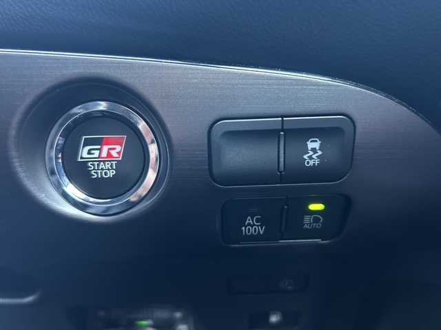 トヨタ プリウス ＰＨＶ S GRスポーツ 愛媛県 2021(令3)年 4.4万km アティチュードブラックマイカ SilkBlazeエアロ/充電ケーブル/純正ナビ（NSZT‐Y68T）/・Bluetooth/・CD/DVD/・USB端子/フルセグTV/バックカメラ/ビルドインETC/デジタルインナーミラー/ミラー一体型ドライブレコーダー/SUPER CATレーダー/追従型クルースコントロール/レーンキープアシスト/衝突軽減装置/オートライト/オートマチックハイビーム/革巻きステアリング/ステアリングスイッチ/保証書