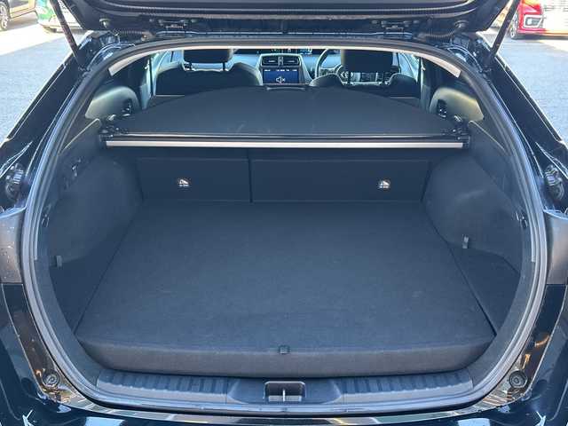 トヨタ プリウス ＰＨＶ S GRスポーツ 愛媛県 2021(令3)年 4.4万km アティチュードブラックマイカ SilkBlazeエアロ/充電ケーブル/純正ナビ（NSZT‐Y68T）/・Bluetooth/・CD/DVD/・USB端子/フルセグTV/バックカメラ/ビルドインETC/デジタルインナーミラー/ミラー一体型ドライブレコーダー/SUPER CATレーダー/追従型クルースコントロール/レーンキープアシスト/衝突軽減装置/オートライト/オートマチックハイビーム/革巻きステアリング/ステアリングスイッチ/保証書