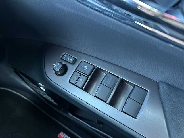 トヨタ プリウス ＰＨＶ S GRスポーツ 愛媛県 2021(令3)年 4.4万km アティチュードブラックマイカ SilkBlazeエアロ/充電ケーブル/純正ナビ（NSZT‐Y68T）/・Bluetooth/・CD/DVD/・USB端子/フルセグTV/バックカメラ/ビルドインETC/デジタルインナーミラー/ミラー一体型ドライブレコーダー/SUPER CATレーダー/追従型クルースコントロール/レーンキープアシスト/衝突軽減装置/オートライト/オートマチックハイビーム/革巻きステアリング/ステアリングスイッチ/保証書