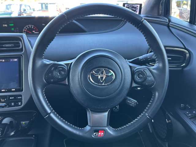 トヨタ プリウス ＰＨＶ S GRスポーツ 愛媛県 2021(令3)年 4.4万km アティチュードブラックマイカ SilkBlazeエアロ/充電ケーブル/純正ナビ（NSZT‐Y68T）/・Bluetooth/・CD/DVD/・USB端子/フルセグTV/バックカメラ/ビルドインETC/デジタルインナーミラー/ミラー一体型ドライブレコーダー/SUPER CATレーダー/追従型クルースコントロール/レーンキープアシスト/衝突軽減装置/オートライト/オートマチックハイビーム/革巻きステアリング/ステアリングスイッチ/保証書