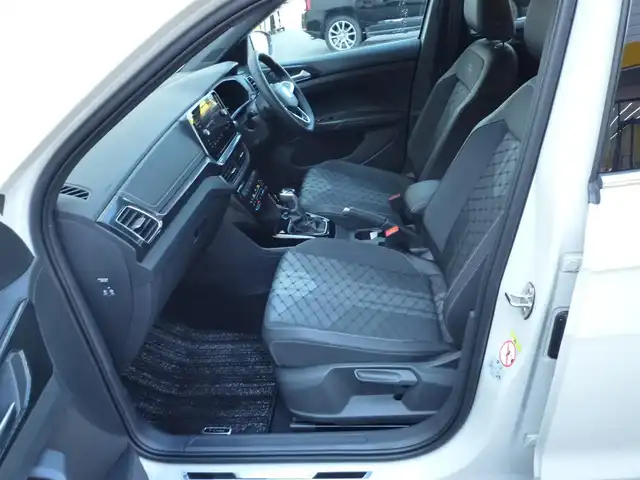 フォルクスワーゲン ＶＷ Ｔ－クロス TSI Rライン 和歌山県 2025(令7)年 0.1万km グレー ワンオーナー/走行距離1079Km/純正ディスプレイオーディオ/  BT/USB/FM/AM/Andoroid Auto/Apple CarPlay/Travel Assist/プリクラッシュブレーキ/アダプティブクルーズコントロール/レーンキープアシストシステム/パークディスタンスコントロール/コーナーセンサー/純正18インチアルミホイール/純正LEDヘッドライト/純正ETC2.0/バックカメラ/社外ドライブレコーダー/スマートキー/プッシュスタート/スペアキーX1/保証書/取扱説明書