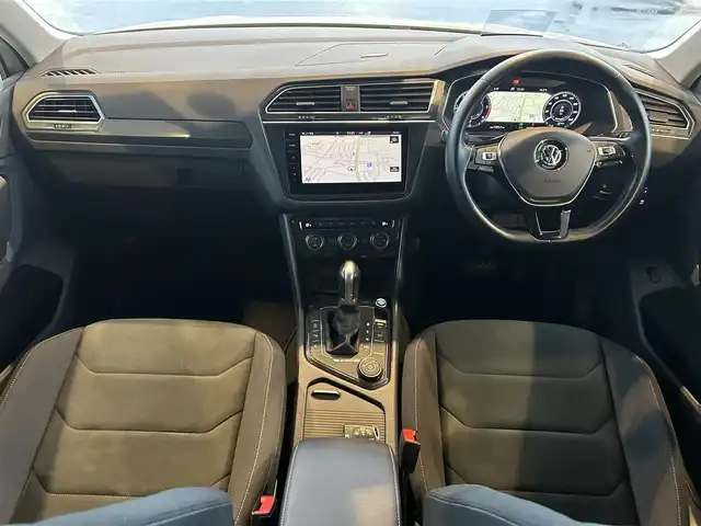 フォルクスワーゲン ティグアン TDI 4モーション ハイライン 茨城県 2018(平30)年 4.2万km ピュアホワイト ワンオーナー/純正ナビ/フルセグTV/360°カメラ/ETC2.0/前後ドラレコ/ACC/LKA/ダイナミックコーナーリングライト/プリクラッシュブレーキ/エアジェスチャー/オートホールド/パドルシフト/純正AW付サマータイヤ積込