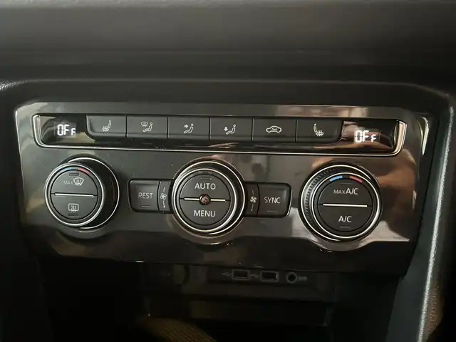 フォルクスワーゲン ティグアン TDI 4モーション ハイライン 茨城県 2018(平30)年 4.2万km ピュアホワイト ワンオーナー/純正ナビ/フルセグTV/360°カメラ/ETC2.0/前後ドラレコ/ACC/LKA/ダイナミックコーナーリングライト/プリクラッシュブレーキ/エアジェスチャー/オートホールド/パドルシフト/純正AW付サマータイヤ積込