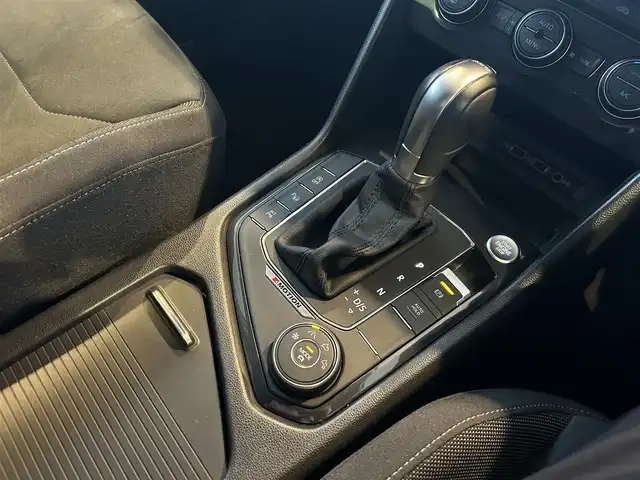 フォルクスワーゲン ティグアン TDI 4モーション ハイライン 茨城県 2018(平30)年 4.2万km ピュアホワイト ワンオーナー/純正ナビ/フルセグTV/360°カメラ/ETC2.0/前後ドラレコ/ACC/LKA/ダイナミックコーナーリングライト/プリクラッシュブレーキ/エアジェスチャー/オートホールド/パドルシフト/純正AW付サマータイヤ積込