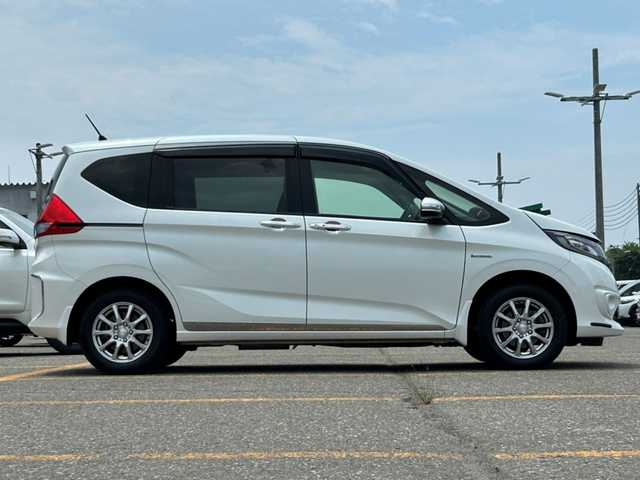 ホンダ フリード ハイブリット G ホンダセンシング 秋田県 2017(平29)年 6.5万km ホワイトオーキッドパール ４WD/両側パワースライドドア/純正ナビ/ETC/横滑り防止装置/衝突被害軽減システム/レーダークルーズコントロール/ECON/LEDライト/フォグランプ/オートライト/前席シートヒーター/社外アルミホイール