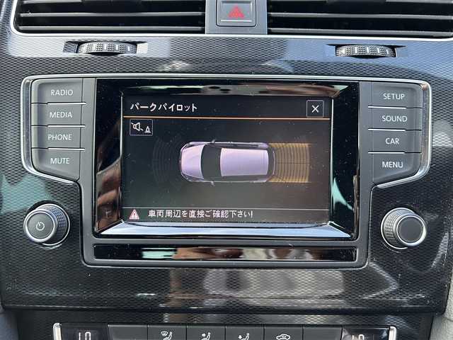 フォルクスワーゲン ゴルフ ＧＴＩ 富山県 2014(平26)年 6.9万km タングステンシルバーメタリック 純正17インチAW/アダプティブクルーズコントロール/プリクラッシュブレーキシステム/ブラインドスポットディテクション/レーンキープアシスト/プロアクティブオキュパントプロテクション/パーク・ディスタンス・コントロール(PDC)/リアトラフィックアラート/パドルシフト/ウィンカーミラー/ETC/プッシュスタート/スマートキー/HIDヘッドランプ/LEDフロントフォグランプ/クロームツインマフラーカッター/革巻きステアリングホイール/ステアリングスイッチ/シートアンダートレイ