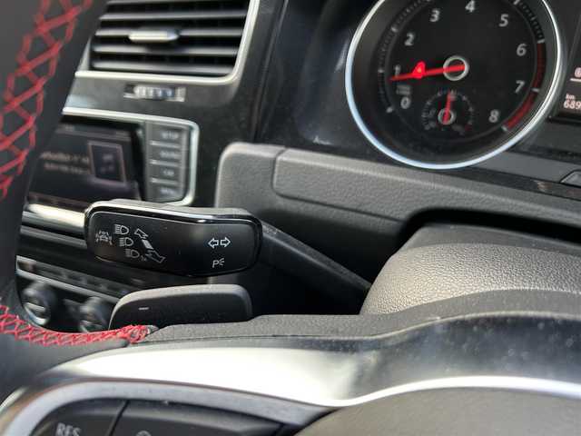 フォルクスワーゲン ゴルフ ＧＴＩ 富山県 2014(平26)年 6.9万km タングステンシルバーメタリック 純正17インチAW/アダプティブクルーズコントロール/プリクラッシュブレーキシステム/ブラインドスポットディテクション/レーンキープアシスト/プロアクティブオキュパントプロテクション/パーク・ディスタンス・コントロール(PDC)/リアトラフィックアラート/パドルシフト/ウィンカーミラー/ETC/プッシュスタート/スマートキー/HIDヘッドランプ/LEDフロントフォグランプ/クロームツインマフラーカッター/革巻きステアリングホイール/ステアリングスイッチ/シートアンダートレイ