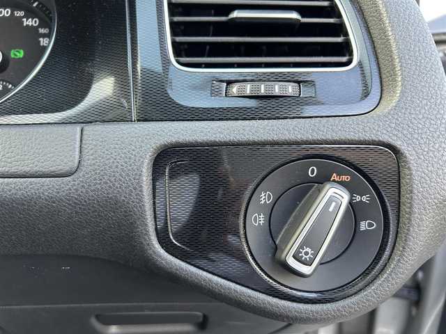 フォルクスワーゲン ゴルフ ＧＴＩ 富山県 2014(平26)年 6.9万km タングステンシルバーメタリック 純正17インチAW/アダプティブクルーズコントロール/プリクラッシュブレーキシステム/ブラインドスポットディテクション/レーンキープアシスト/プロアクティブオキュパントプロテクション/パーク・ディスタンス・コントロール(PDC)/リアトラフィックアラート/パドルシフト/ウィンカーミラー/ETC/プッシュスタート/スマートキー/HIDヘッドランプ/LEDフロントフォグランプ/クロームツインマフラーカッター/革巻きステアリングホイール/ステアリングスイッチ/シートアンダートレイ