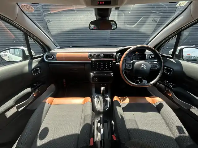 シトロエン Ｃ３ コロラドエディション 茨城県 2018(平30)年 1.1万km 緑 特別仕様車 /ワンオーナー /レーダークルーズ /LKA /BSM /衝突軽減B /Bカメラ /コーナーセンサー /純正ナビ /フルセグTV/BT /USB /CarPlay /ETC /半革シート /スマートエントリー /純正17インチAW/禁煙車