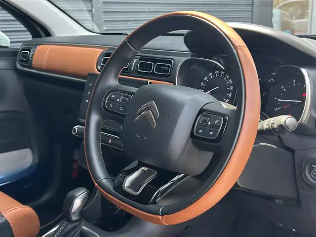 シトロエン Ｃ３ コロラドエディション 茨城県 2018(平30)年 1.1万km 緑 特別仕様車 /ワンオーナー /レーダークルーズ /LKA /BSM /衝突軽減B /Bカメラ /コーナーセンサー /純正ナビ /フルセグTV/BT /USB /CarPlay /ETC /半革シート /スマートエントリー /純正17インチAW/禁煙車