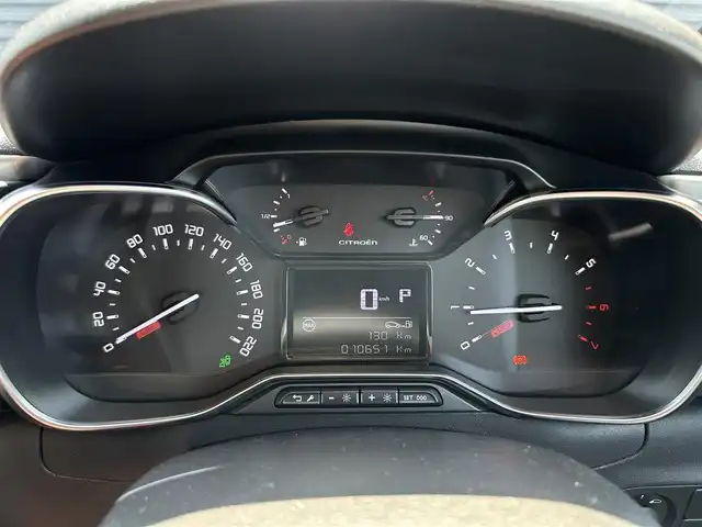 シトロエン Ｃ３ コロラドエディション 茨城県 2018(平30)年 1.1万km 緑 特別仕様車 /ワンオーナー /レーダークルーズ /LKA /BSM /衝突軽減B /Bカメラ /コーナーセンサー /純正ナビ /フルセグTV/BT /USB /CarPlay /ETC /半革シート /スマートエントリー /純正17インチAW/禁煙車