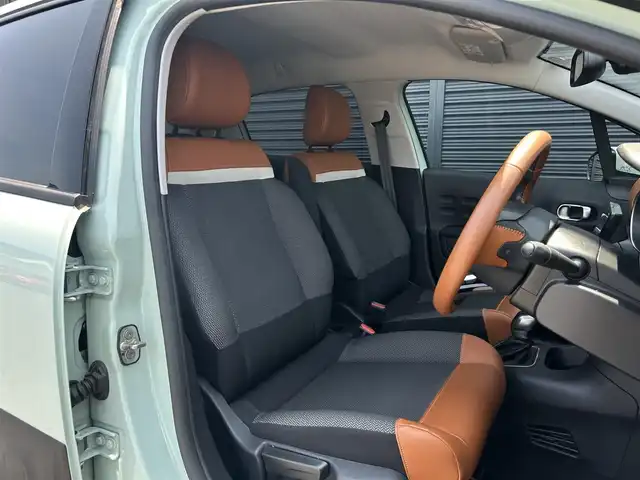 シトロエン Ｃ３ コロラドエディション 茨城県 2018(平30)年 1.1万km 緑 特別仕様車 /ワンオーナー /レーダークルーズ /LKA /BSM /衝突軽減B /Bカメラ /コーナーセンサー /純正ナビ /フルセグTV/BT /USB /CarPlay /ETC /半革シート /スマートエントリー /純正17インチAW/禁煙車