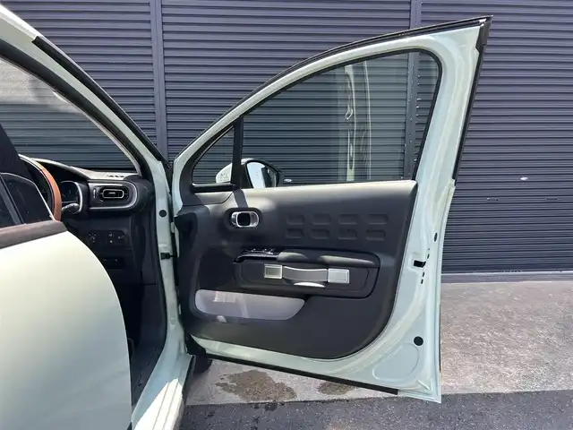 シトロエン Ｃ３ コロラドエディション 茨城県 2018(平30)年 1.1万km 緑 特別仕様車 /ワンオーナー /レーダークルーズ /LKA /BSM /衝突軽減B /Bカメラ /コーナーセンサー /純正ナビ /フルセグTV/BT /USB /CarPlay /ETC /半革シート /スマートエントリー /純正17インチAW/禁煙車