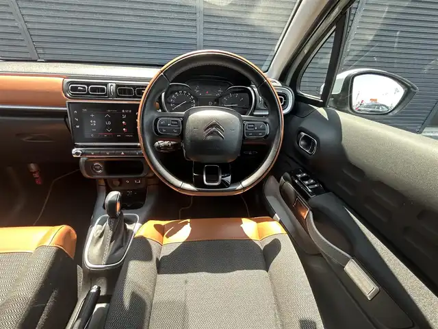 シトロエン Ｃ３ コロラドエディション 茨城県 2018(平30)年 1.1万km 緑 特別仕様車 /ワンオーナー /レーダークルーズ /LKA /BSM /衝突軽減B /Bカメラ /コーナーセンサー /純正ナビ /フルセグTV/BT /USB /CarPlay /ETC /半革シート /スマートエントリー /純正17インチAW/禁煙車