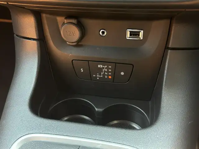 シトロエン Ｃ３ コロラドエディション 茨城県 2018(平30)年 1.1万km 緑 特別仕様車 /ワンオーナー /レーダークルーズ /LKA /BSM /衝突軽減B /Bカメラ /コーナーセンサー /純正ナビ /フルセグTV/BT /USB /CarPlay /ETC /半革シート /スマートエントリー /純正17インチAW/禁煙車