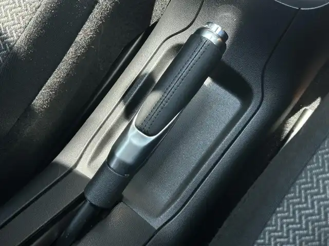 シトロエン Ｃ３ コロラドエディション 茨城県 2018(平30)年 1.1万km 緑 特別仕様車 /ワンオーナー /レーダークルーズ /LKA /BSM /衝突軽減B /Bカメラ /コーナーセンサー /純正ナビ /フルセグTV/BT /USB /CarPlay /ETC /半革シート /スマートエントリー /純正17インチAW/禁煙車