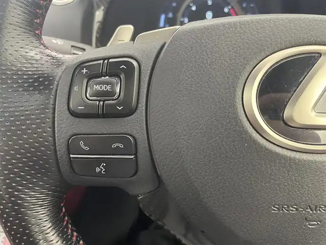 レクサス ＲＣ 200t Fスポーツ 埼玉県 2016(平28)年 4.1万km ホワイトノーヴァガラスフレーク TRDエアロ/TRDマフラー/サンルーフ/赤レザーシート/プリクラッシュセーフティ/シートベンチレーション/パワーシート/ステアリングヒーター/レーダークルーズコントロール/ドライブレコーダー/パドルシフト/純正SDナビ/バックカメラ/オートLEDライト/ビルトインETC/純正19インチアルミホイール