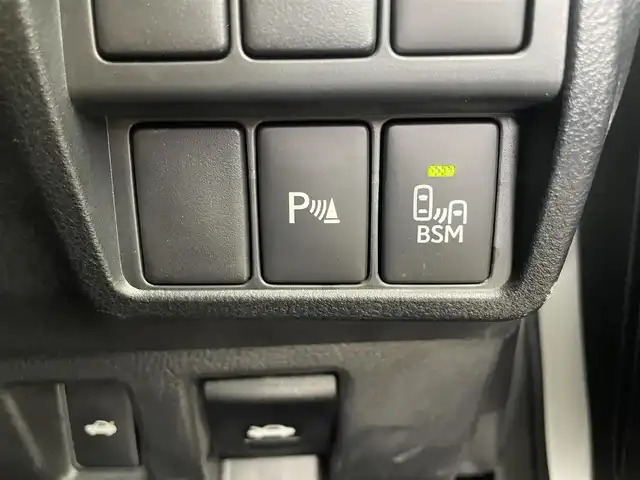 レクサス ＲＣ 200t Fスポーツ 埼玉県 2016(平28)年 4.1万km ホワイトノーヴァガラスフレーク TRDエアロ/TRDマフラー/サンルーフ/赤レザーシート/プリクラッシュセーフティ/シートベンチレーション/パワーシート/ステアリングヒーター/レーダークルーズコントロール/ドライブレコーダー/パドルシフト/純正SDナビ/バックカメラ/オートLEDライト/ビルトインETC/純正19インチアルミホイール