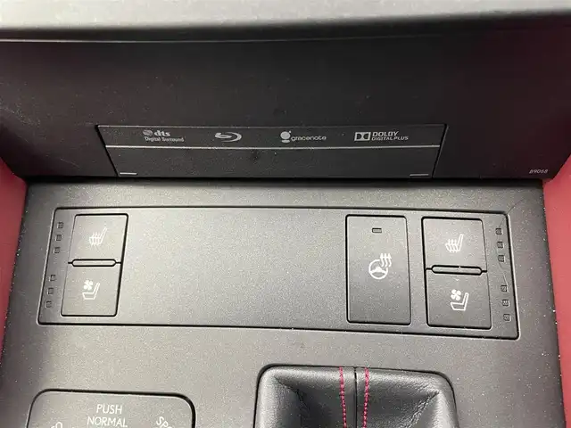 レクサス ＲＣ 200t Fスポーツ 埼玉県 2016(平28)年 4.1万km ホワイトノーヴァガラスフレーク TRDエアロ/TRDマフラー/サンルーフ/赤レザーシート/プリクラッシュセーフティ/シートベンチレーション/パワーシート/ステアリングヒーター/レーダークルーズコントロール/ドライブレコーダー/パドルシフト/純正SDナビ/バックカメラ/オートLEDライト/ビルトインETC/純正19インチアルミホイール