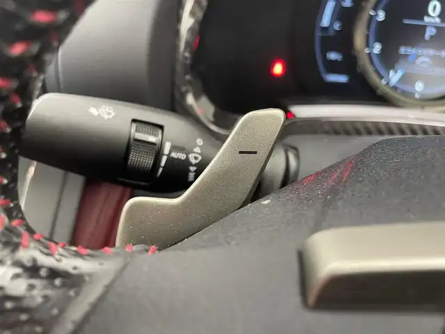 レクサス ＲＣ 200t Fスポーツ 埼玉県 2016(平28)年 4.1万km ホワイトノーヴァガラスフレーク TRDエアロ/TRDマフラー/サンルーフ/赤レザーシート/プリクラッシュセーフティ/シートベンチレーション/パワーシート/ステアリングヒーター/レーダークルーズコントロール/ドライブレコーダー/パドルシフト/純正SDナビ/バックカメラ/オートLEDライト/ビルトインETC/純正19インチアルミホイール