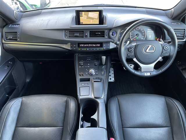 レクサス ＣＴ 200h Fスポーツ 東京都 2014(平26)年 4.6万km ホワイトノーヴァガラスフレーク サンルーフ　/純正ナビ　/黒革シート　/前席パワーシート　/前席シートヒーター　/シートメモリー　/ビルトインＥＴＣ　/フルセグＴＶ　/Ｂｌｕｅｔｏｏｔｈ　/コーナーセンサー　/パドルシフト　/クルーズコントロール　/禁煙