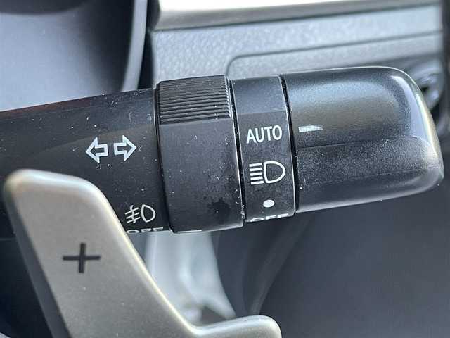 レクサス ＣＴ 200h Fスポーツ 東京都 2014(平26)年 4.6万km ホワイトノーヴァガラスフレーク サンルーフ　/純正ナビ　/黒革シート　/前席パワーシート　/前席シートヒーター　/シートメモリー　/ビルトインＥＴＣ　/フルセグＴＶ　/Ｂｌｕｅｔｏｏｔｈ　/コーナーセンサー　/パドルシフト　/クルーズコントロール　/禁煙