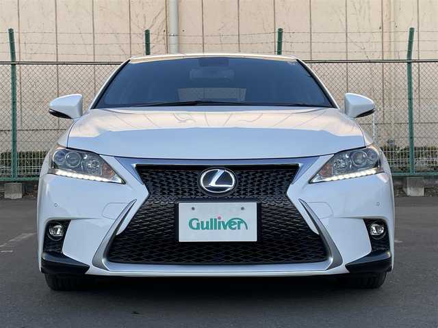 レクサス ＣＴ 200h Fスポーツ 東京都 2014(平26)年 4.6万km ホワイトノーヴァガラスフレーク サンルーフ　/純正ナビ　/黒革シート　/前席パワーシート　/前席シートヒーター　/シートメモリー　/ビルトインＥＴＣ　/フルセグＴＶ　/Ｂｌｕｅｔｏｏｔｈ　/コーナーセンサー　/パドルシフト　/クルーズコントロール　/禁煙